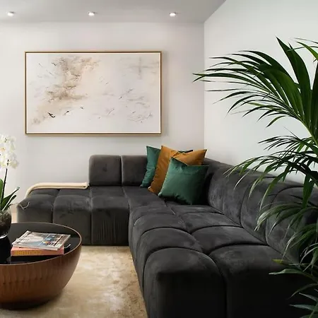 Luxury Penthouse With Panoramic Sea View * 马尔韦利亚